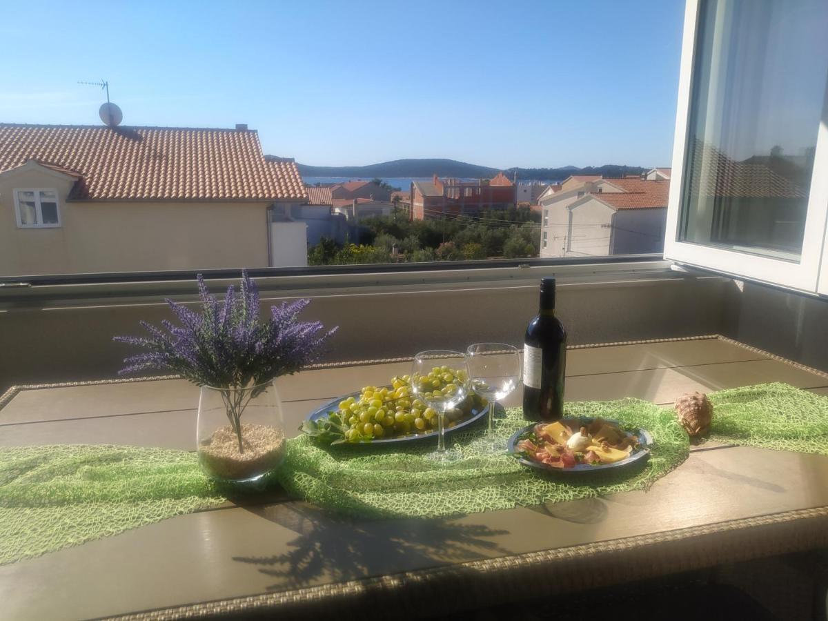 Apartmani Trubi 3 Vodice Esterno foto